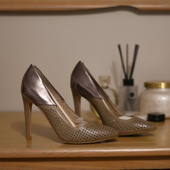 French Connection Shoes - NWT French connection hazelnut heel